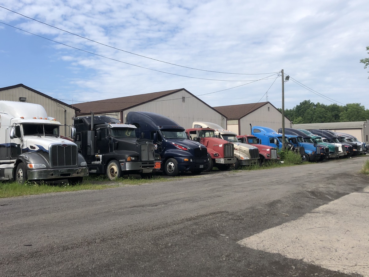 Various Salvage heavy duty trucks for sale