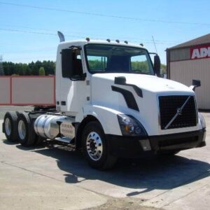 (2) 2015 Volvo VNL T/A Day Cab
