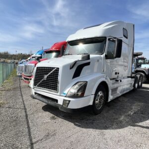 2013 Volvo VNL670 T/A Sleeper