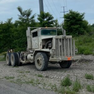 Oshkosh M-911 Military Tractor