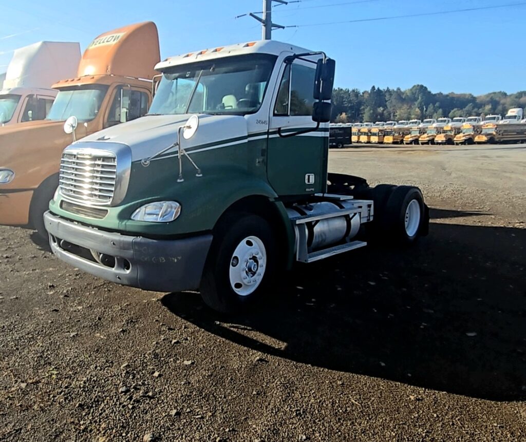 2006 Freightliner  CL112 S/A Day Cab