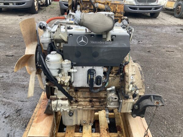 Mercedes OM904LA-MBE904 Engine
