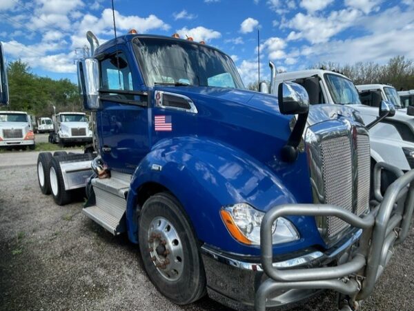 2018 Kenworth T680 T/A Day Cab