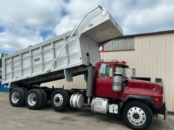 1999 Mack 688S - Tri Axle Dump