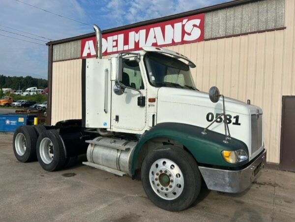2005 International 9200i T/A Day Cab