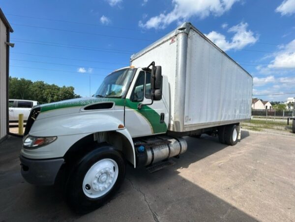 2015 International 4300- 28 ft Box Truck