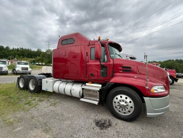 2009 Mack CXU613 T/A Sleeper