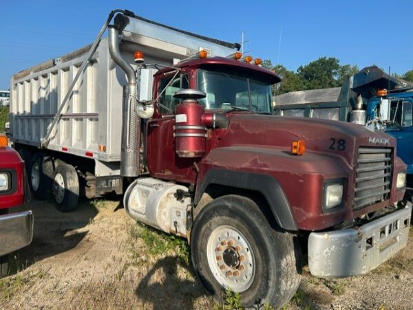 1999 Mack  – Tri Axle Dump