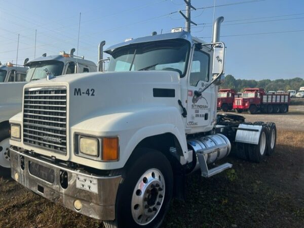 2014 Mack CHU 613- T/A Daycab