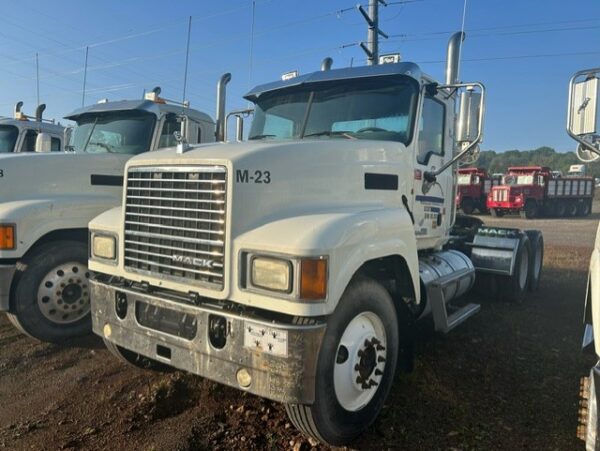2013 Mack CHU613- T/A Daycab