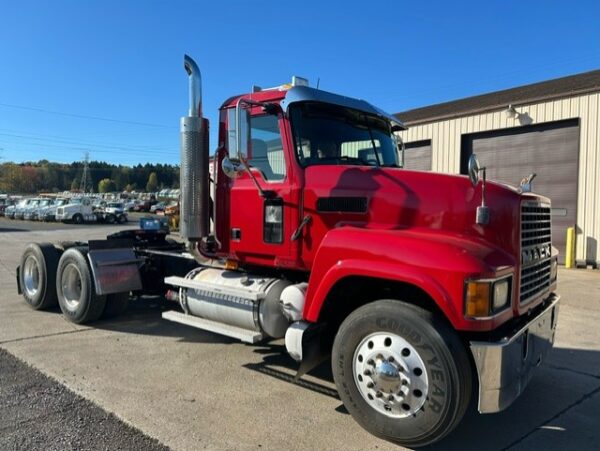 2007 Mack CHU613- T/A Daycab with Blower for fuel