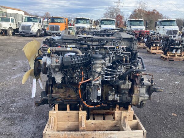 Used 2015 Detroit DD13 471927S