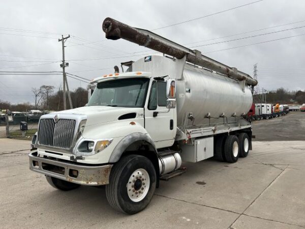 2008 INTERNATIONAL GRAIN TANKER