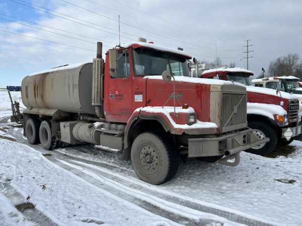 2001 VOLVO / AUTOCAR TANKER