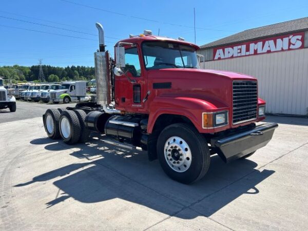 2008 MACK DAY CAB