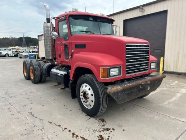 2008 MACK DAY CAB