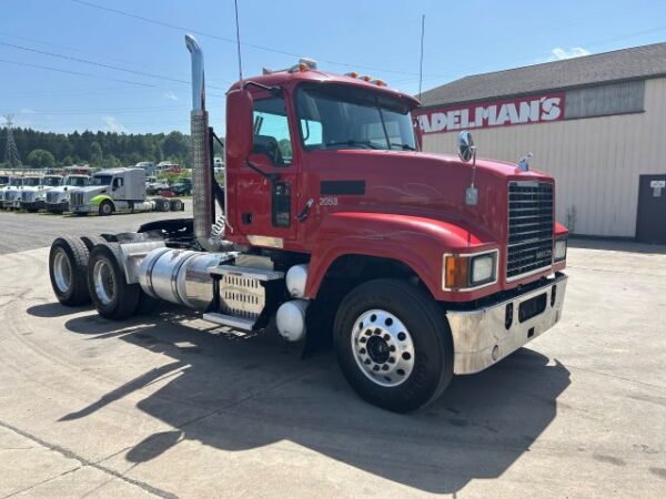 2013 MACK DAY CAB