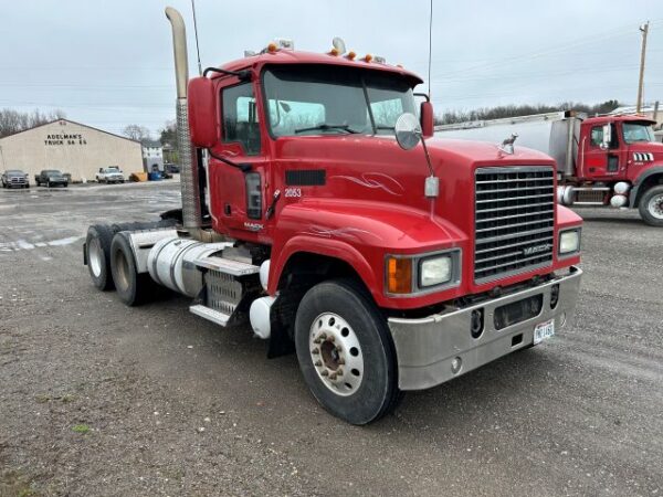2013 MACK DAY CAB