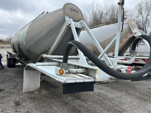 1998 FRUEHAUF PNEUMATIC BULK TRAILER