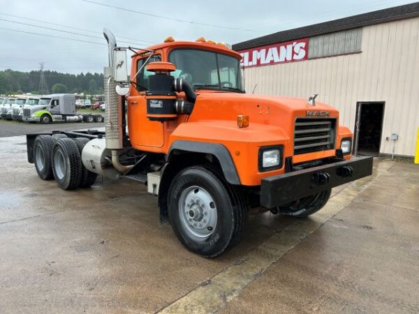 2001 MACK RD690S