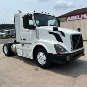 2013 VOLVO DAY CAB