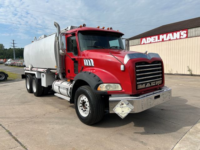 2007 Mack CT713 Tanker