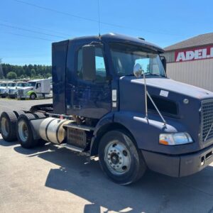 2009 VOLVO DAY CAB