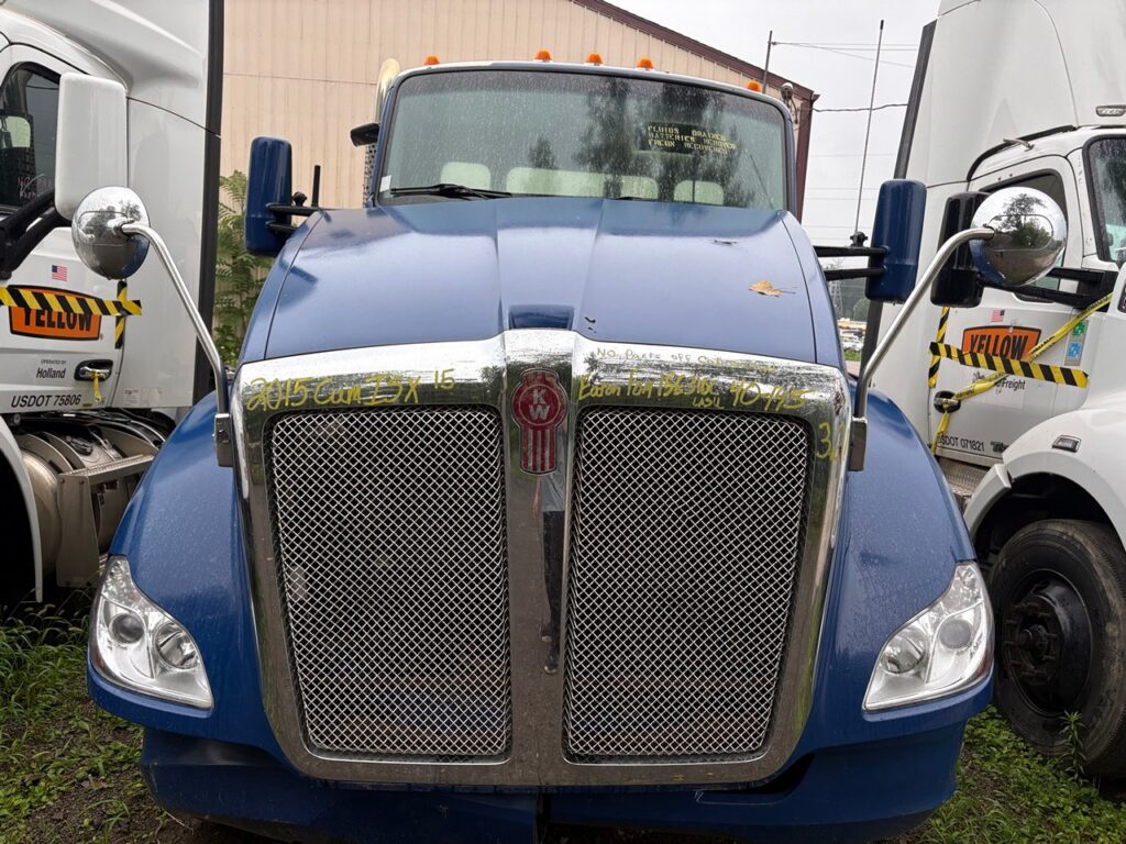 Nice Used Kenworth T680 Hood